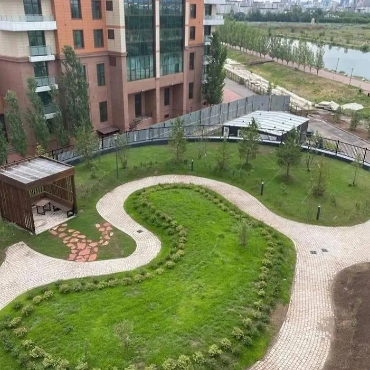 Red And Green Apartment Nur-Sultan