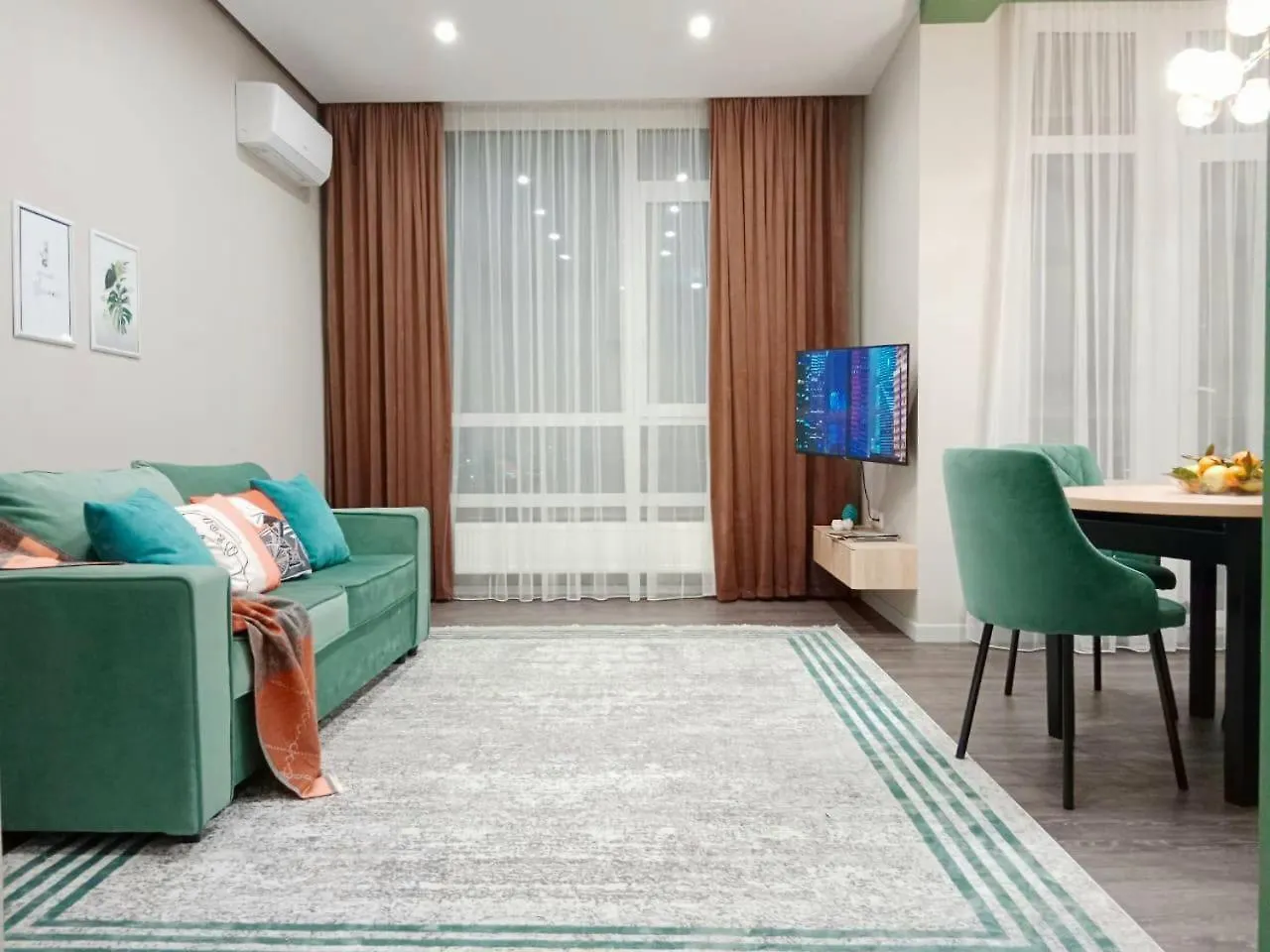 Red And Green Apartment Nur-Sultan